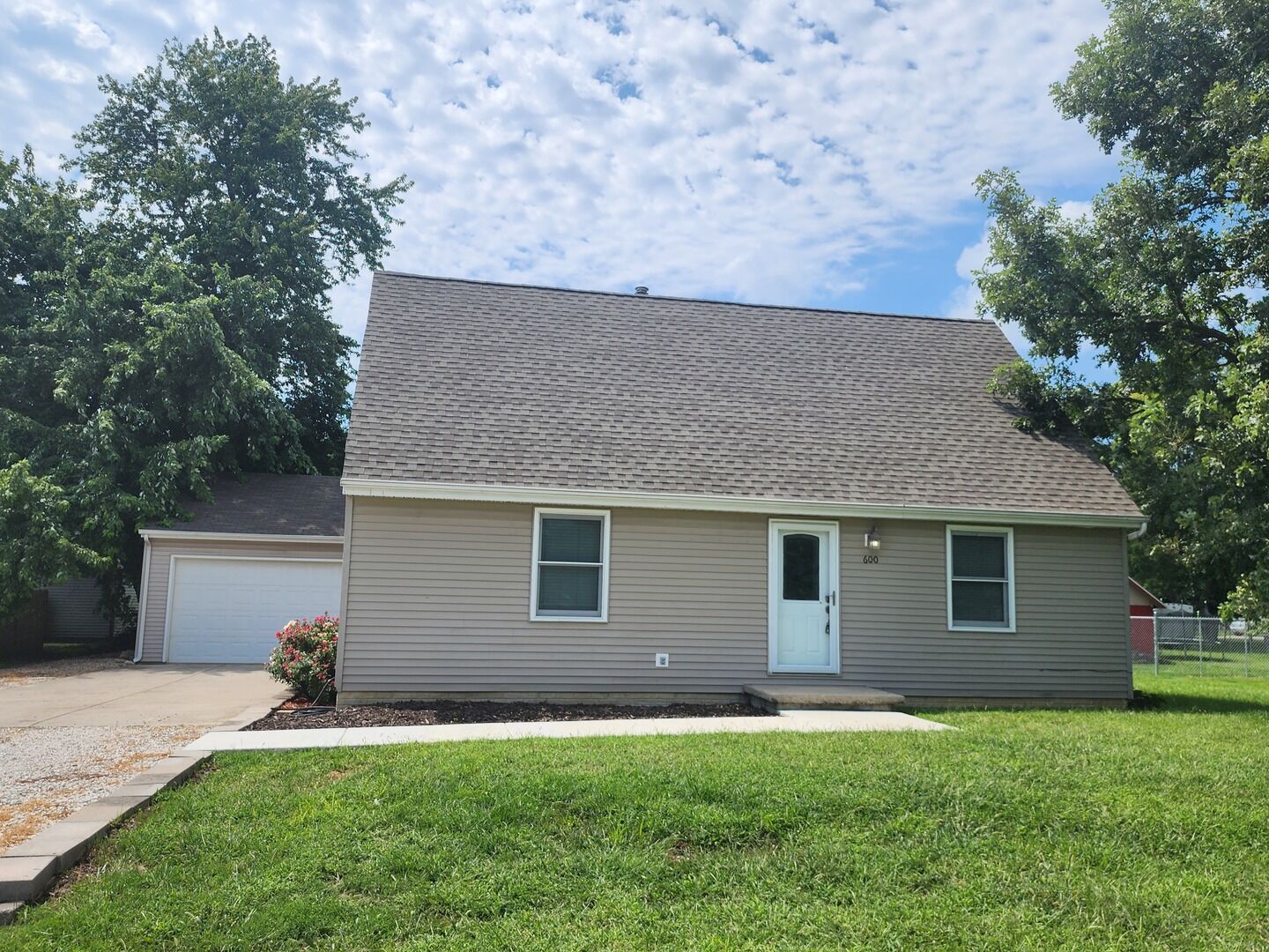 Property Photo:  600 S Pearl Street  IL 61723 