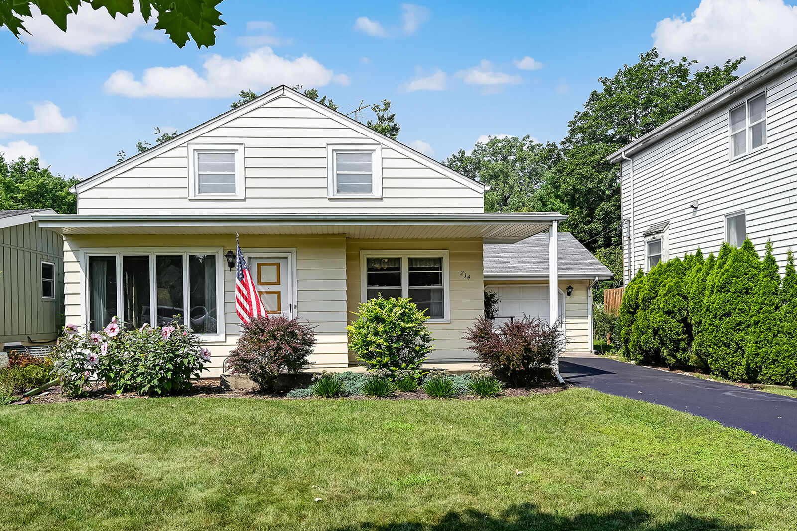 Property Photo: 214 Woodstock Avenue IL 60514