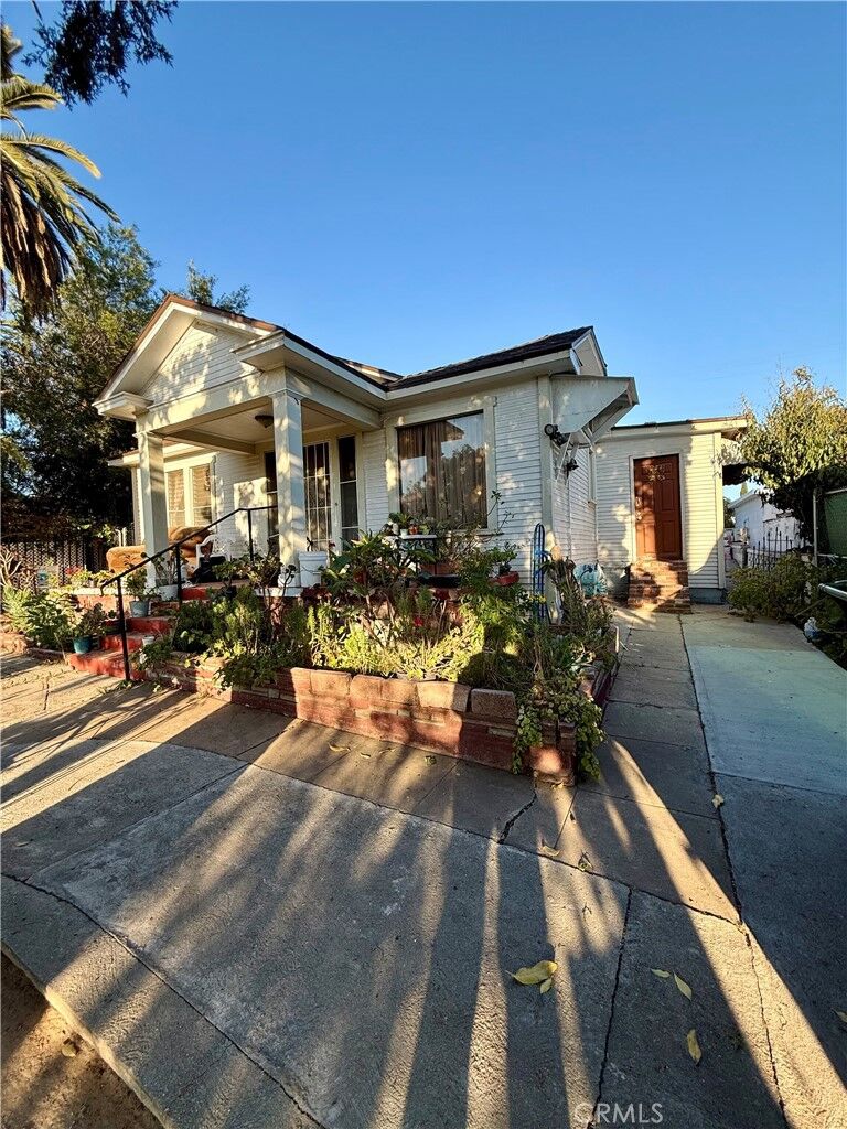 Property Photo: 1016 S Grande Vista Avenue CA 90023