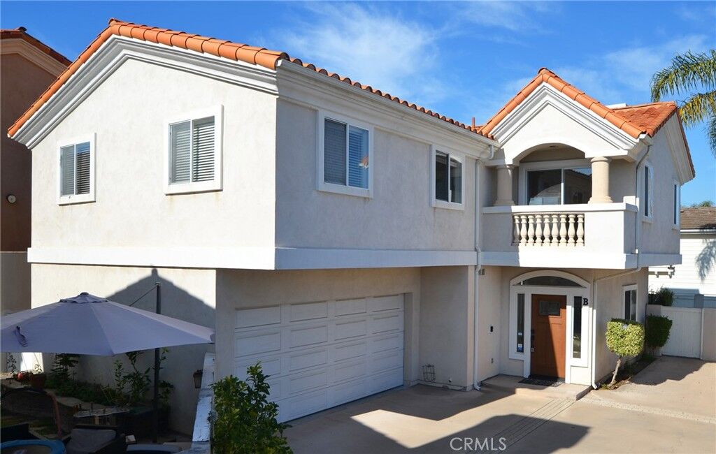 Property Photo:  2203 Harriman Lane B  CA 90278 