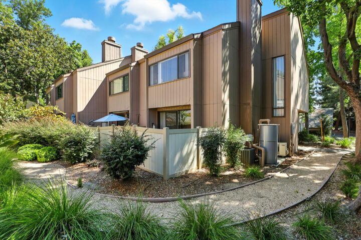 Property Photo:  532 Woodside Oaks 4  CA 95825 