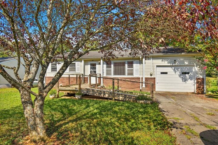Property Photo:  1017 Fairfield Pike  TN 37160 