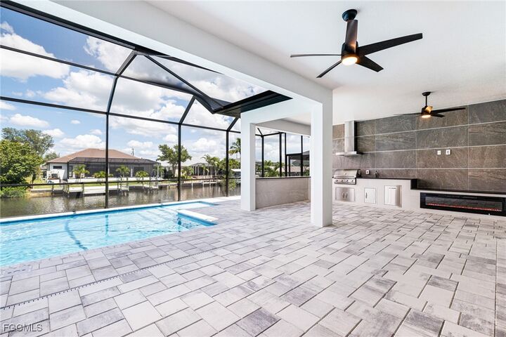 Property Photo: 903 NW 38th Avenue FL 33993