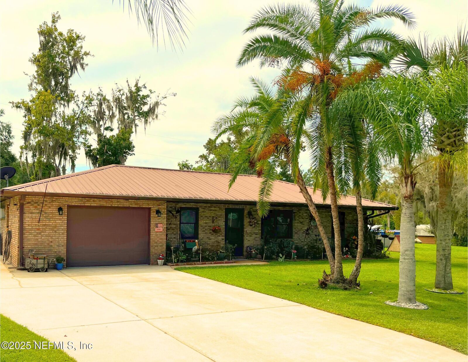 Property Photo:  205 Park Avenue  FL 32112 
