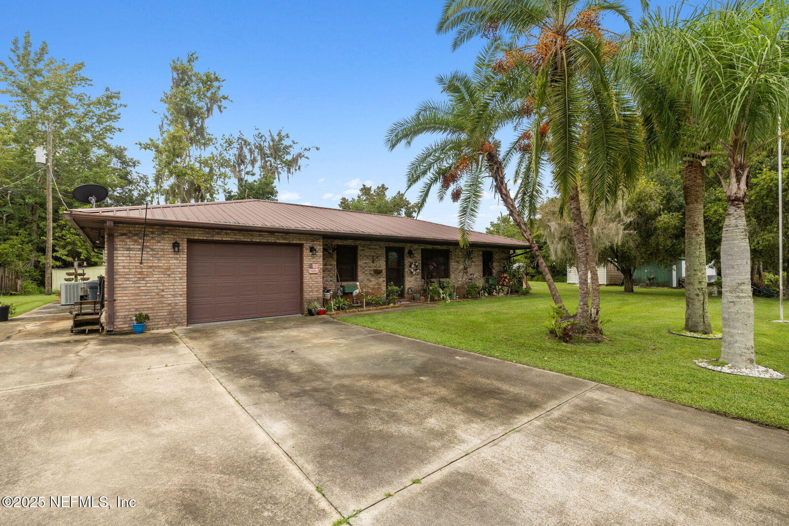 Property Photo:  205 Park Avenue  FL 32112 