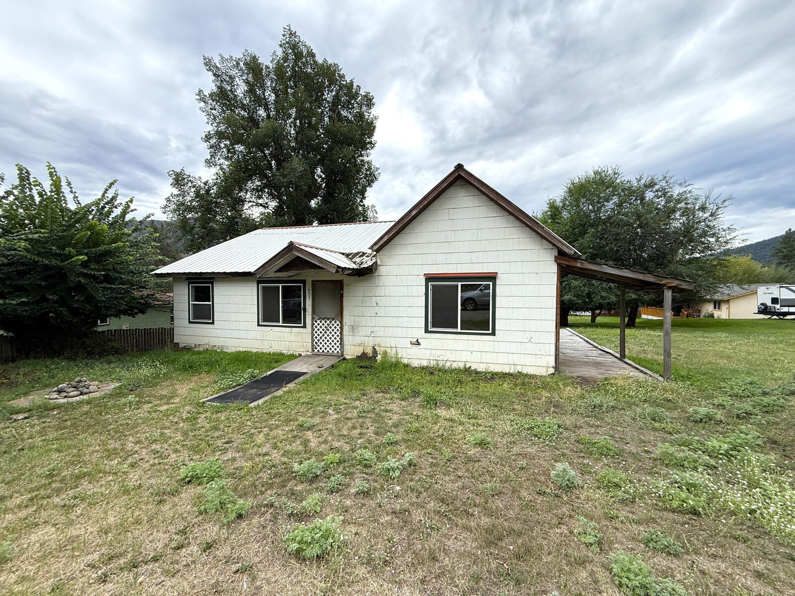 Property Photo:  653 E 9th St  WA 99166 