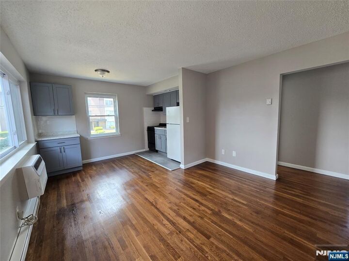Property Photo:  322 Park Street 22  NJ 07601 