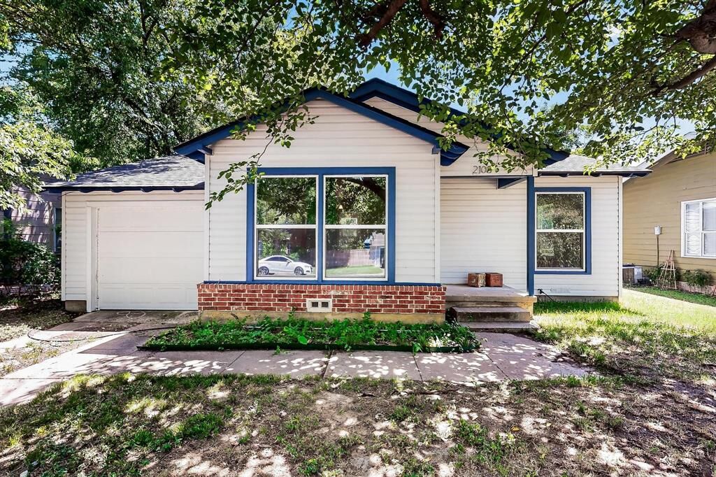 Property Photo: 2108 Denison Street TX 76201