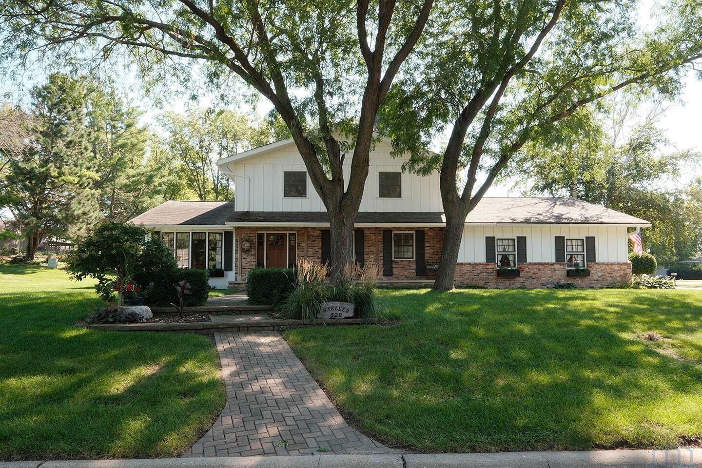 Property Photo:  528 5th Ave SE  IA 51250 
