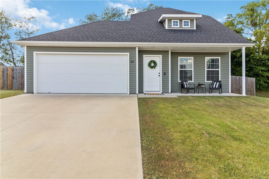 Property Photo: 301 Fieldstone Circle AR 72736