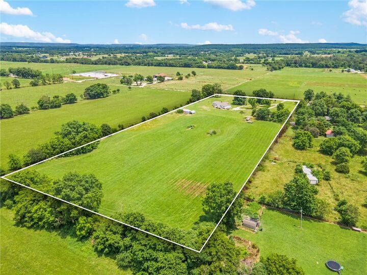 Property Photo: 15321 Guthrie Road AR 72751