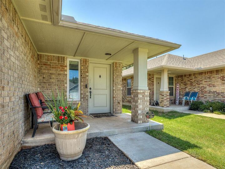 Property Photo:  11516 SW 8th Circle  OK 73099 