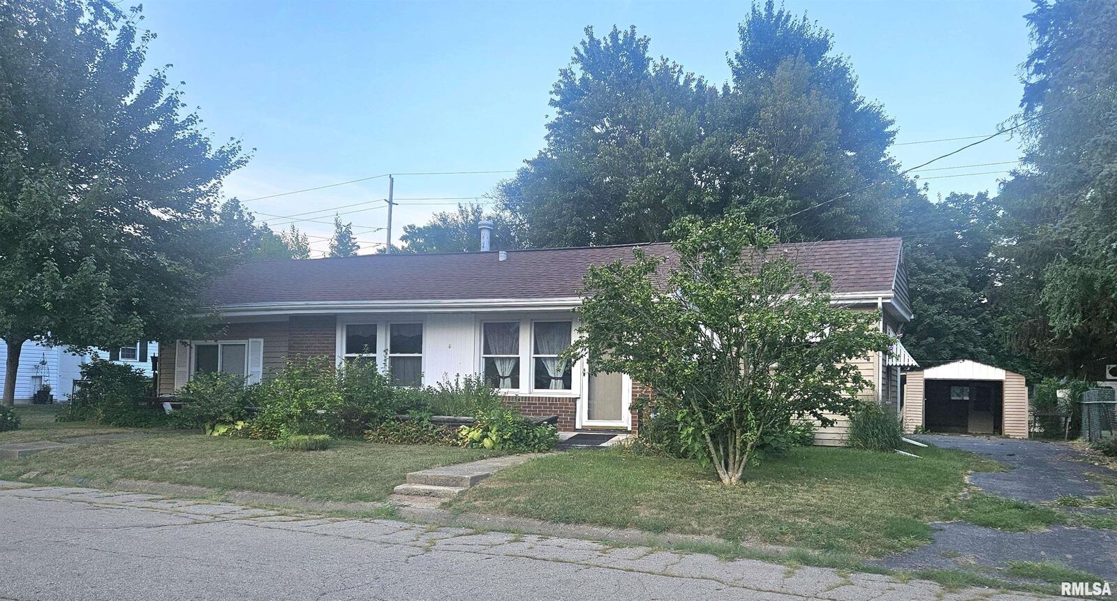 Property Photo:  641 Royal Court  IL 61520 