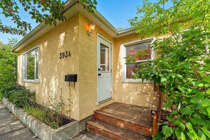 Property Photo:  3934 50 Street  AB T4N 1W3 