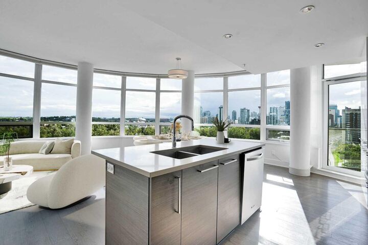 Property Photo: 38 9 Street NE 1003 AB T2E 7X9