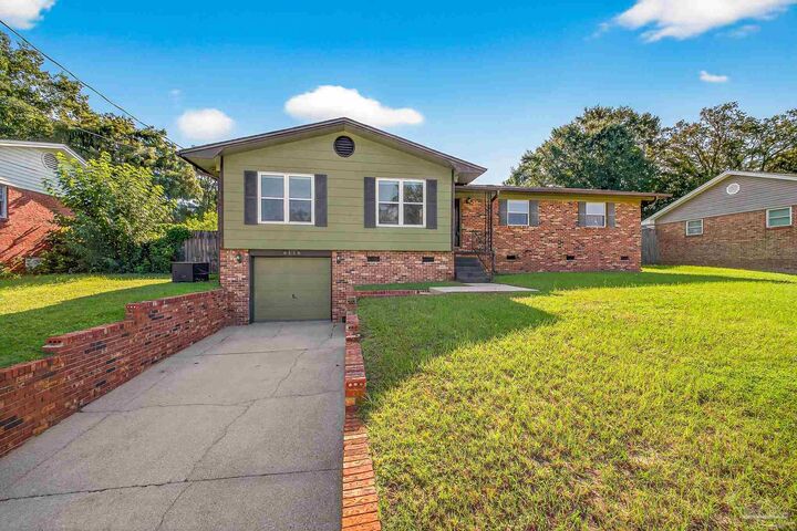 Property Photo: 6116 E Shore Dr FL 32505