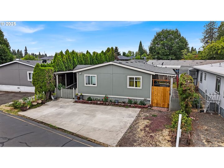 Property Photo: 3831 Pacific Ave D8 OR 97116