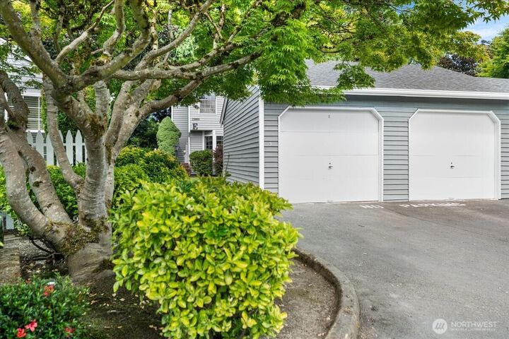 Property Photo:  23955  58th Court S E1  WA 98032 