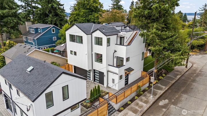5121 SW Genesee Street  Seattle WA 98116 photo