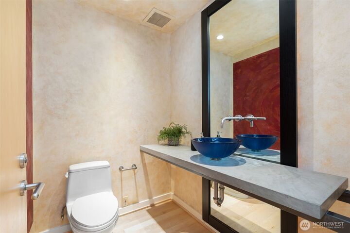 Property Photo: 4660 NE 89th Street WA 98115