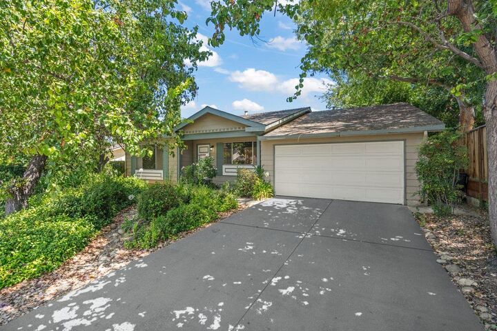 Property Photo: 185 Castillon Way CA 95119