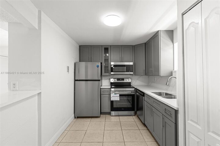 Property Photo:  4215 N University Dr 203  FL 33351 