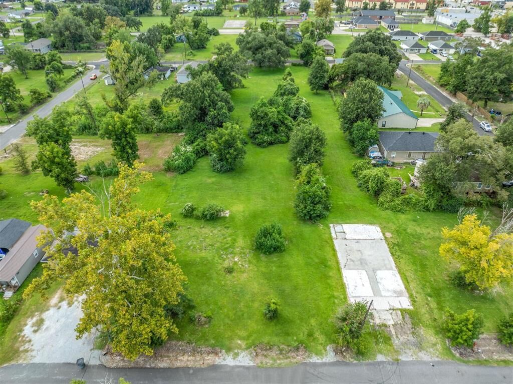 Property Photo: 2710 Poe Street LA 70615