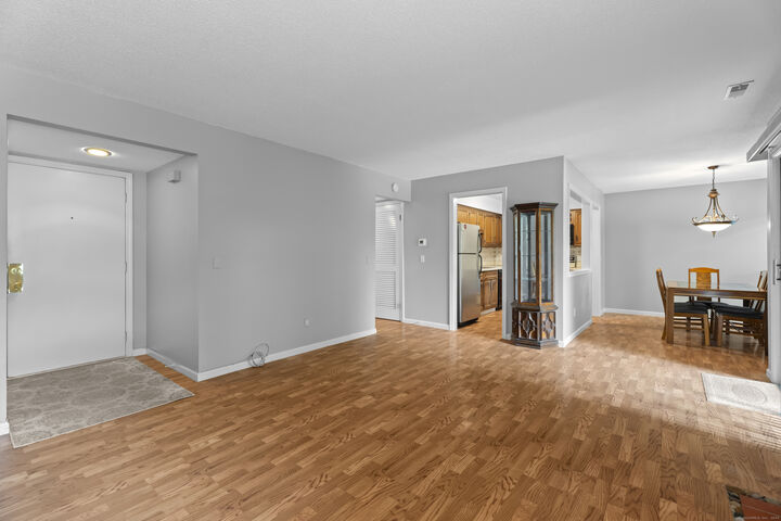 Property Photo:  900 Mix Avenue Apt 10  CT 06514 