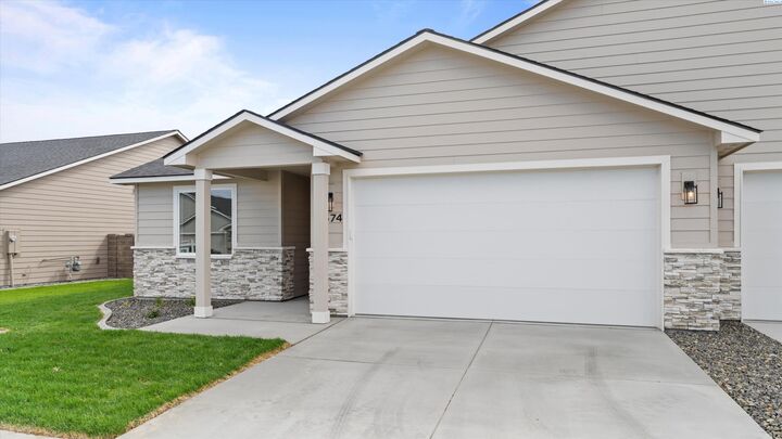 Property Photo:  2574 Sunray Ave  WA 99352 