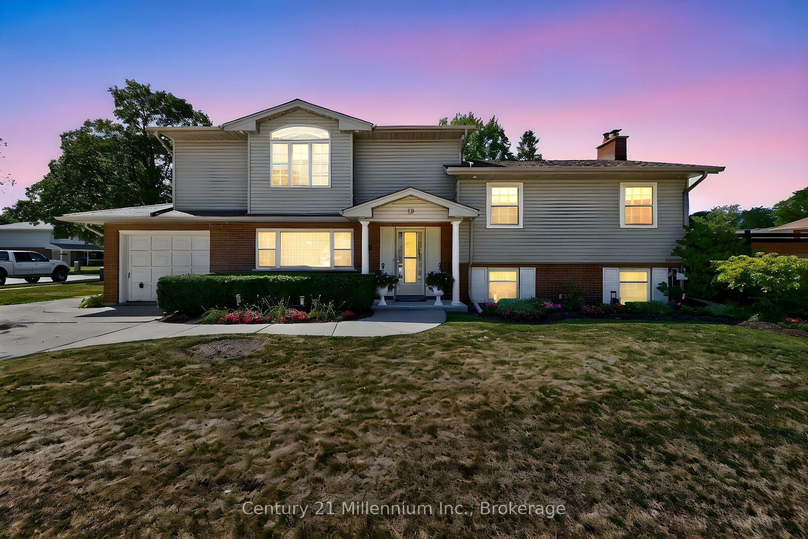Property Photo: 19 Crosby Drive ON N2B 2K6