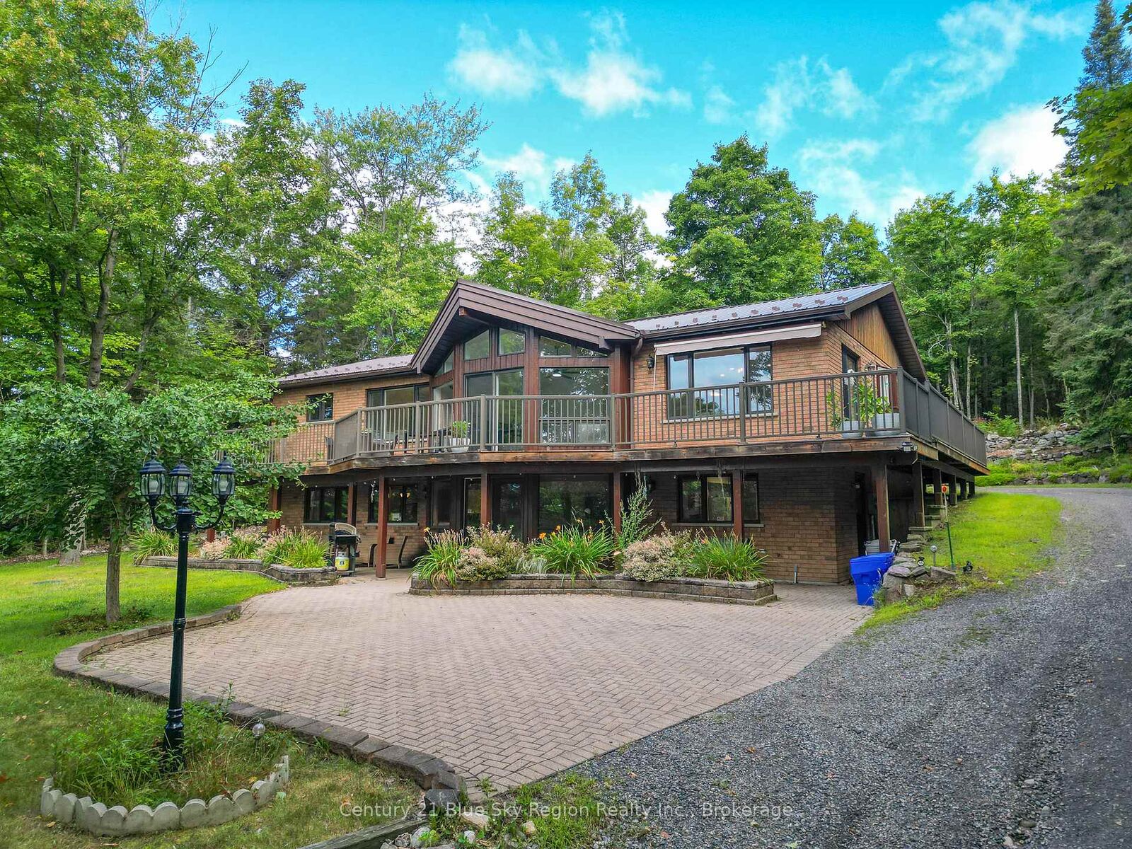Property Photo: 708 Anita Avenue ON P1B 8G4
