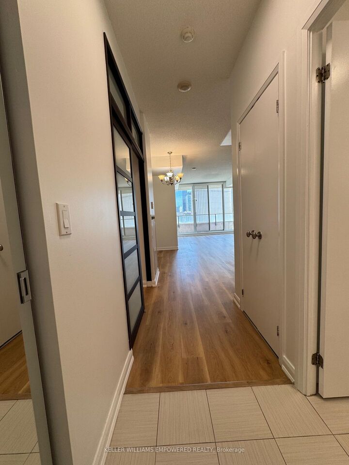 Property Photo: 111 Elizabeth Street 1708 ON M5G 1P7