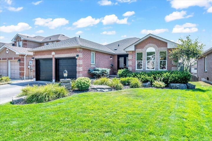 Property Photo:  961 Ridge Valley Drive  ON L1K 2G3 