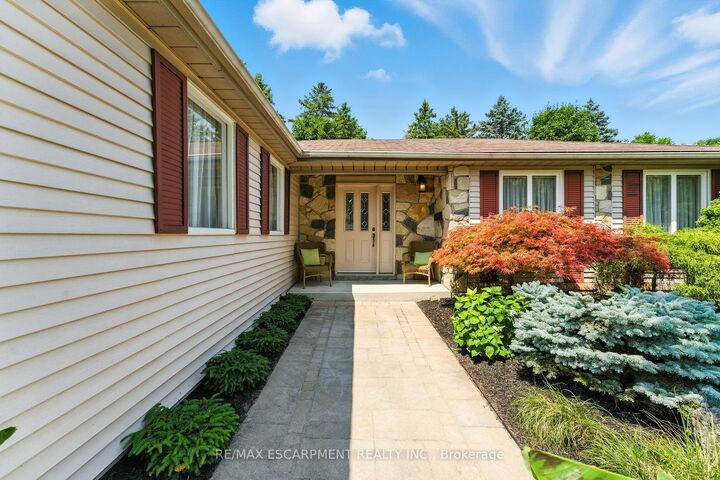 Property Photo: 51 Pleasant Avenue ON L9H 3T2