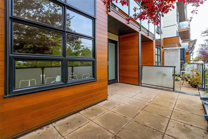 Property Photo: 4000 Shelbourne St 102 BC V8N 3E4