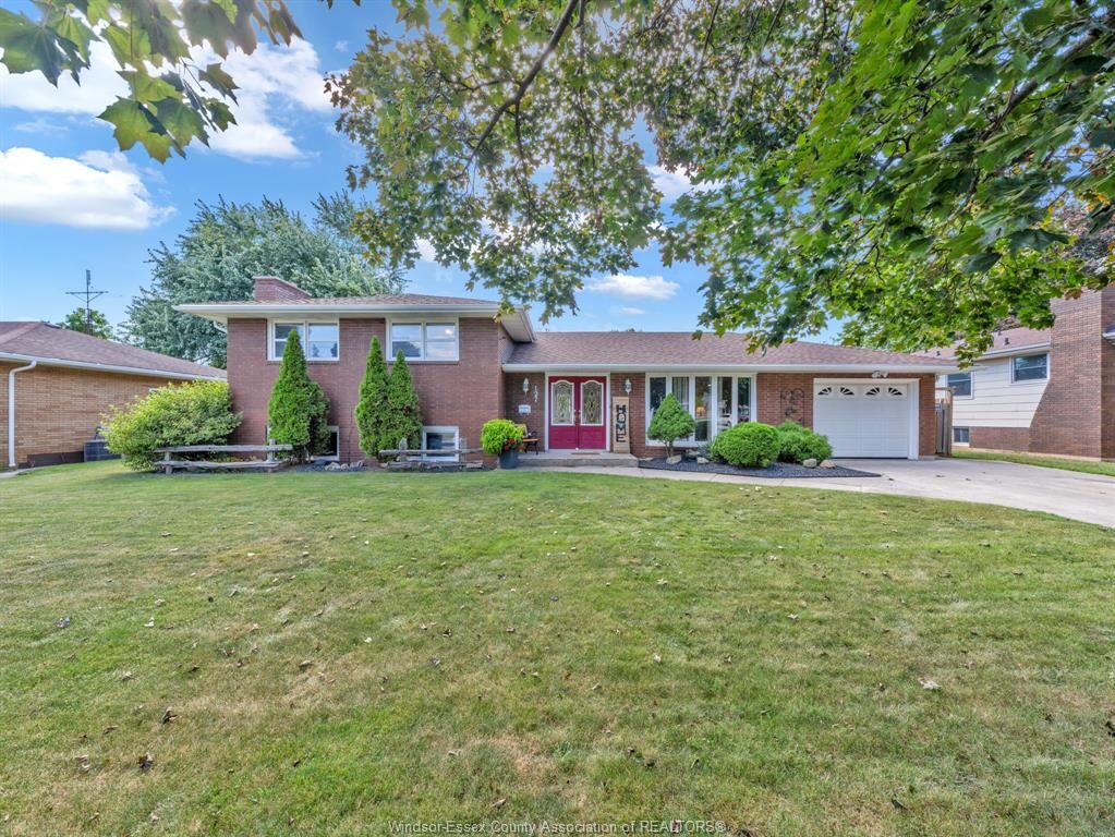 Photo de la propriété:  127 McCallum Drive  ON N9Y 1G7 