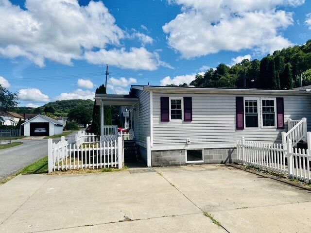 Property Photo:  121-119 6th Street  PA 15961 