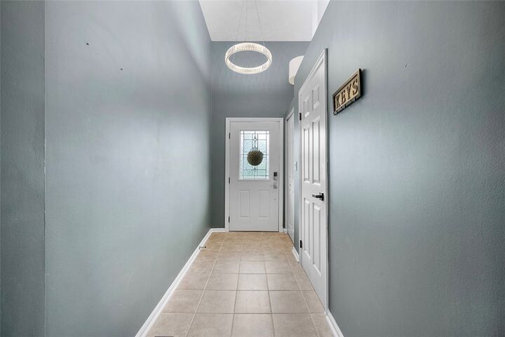 Property Photo:  2522 Hawthorne Dr  PA 15071 