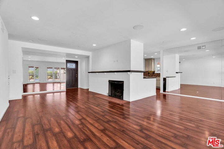 Property Photo:  19341 Bryant St  CA 91324 