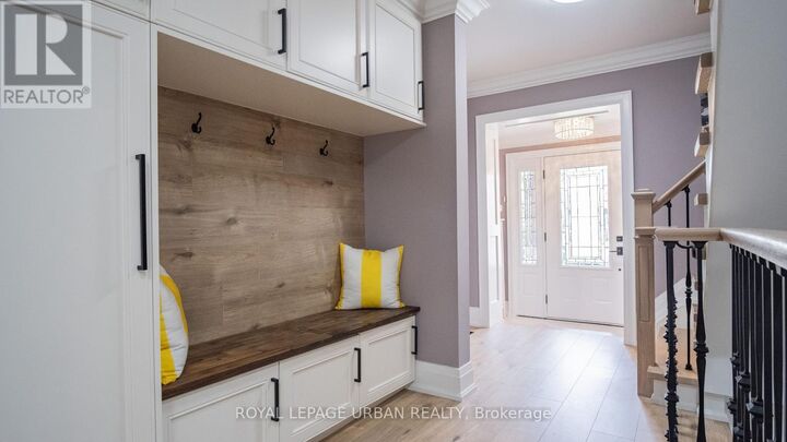 Property Photo: 4 Deerfield Crescent ON L6T 1K6