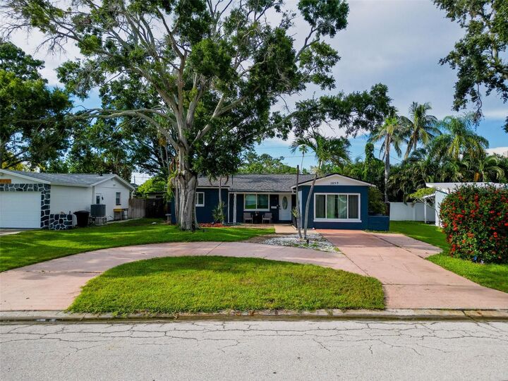 Property Photo: 1859 Oklahoma Avenue NE FL 33703