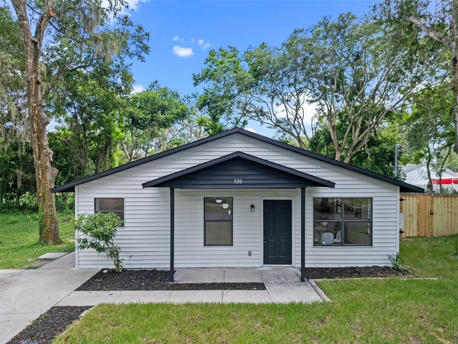 Property Photo:  520 Jackson Avenue  FL 32757 