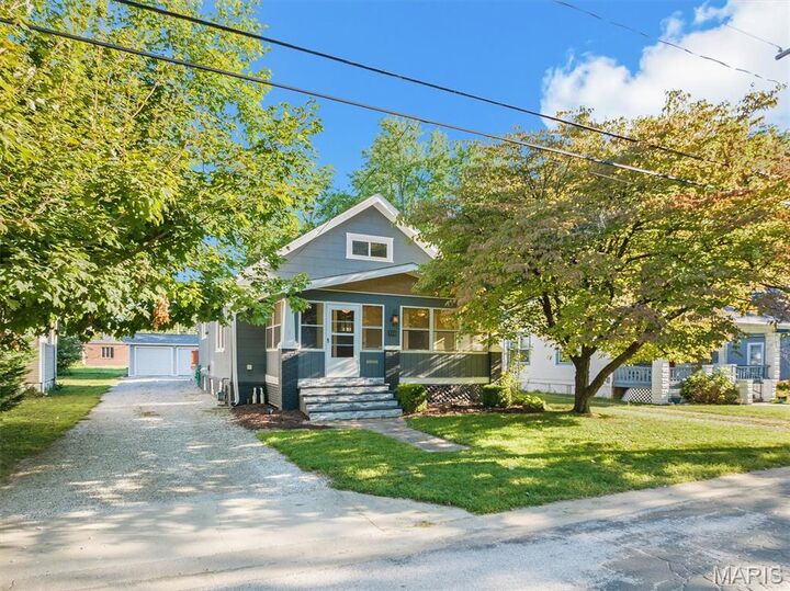 Property Photo: 823 Prickett Avenue IL 62025