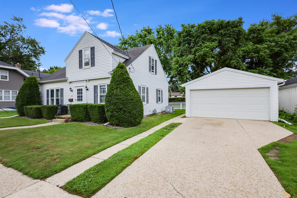 Property Photo:  1207 Huron St  WI 54220