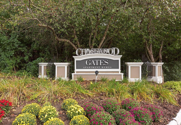 Property Photo: 6048 Chasewood Parkway 204 MN 55343