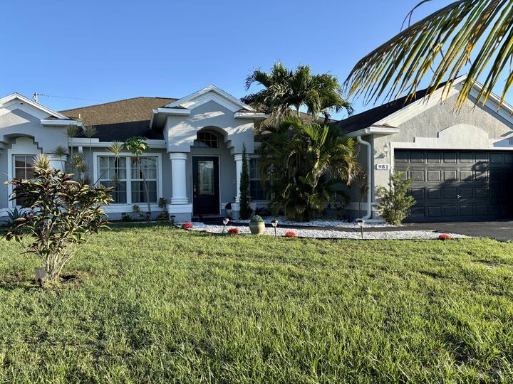 Property Photo: 981 SW McComkle Avenue FL 34953