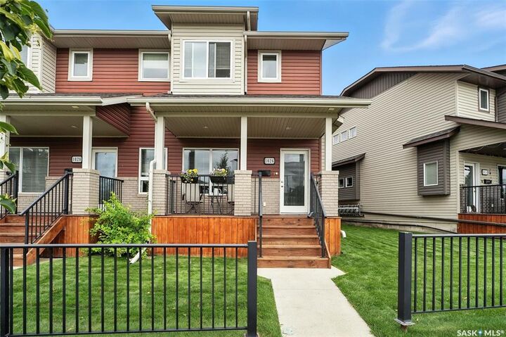 Property Photo:  1026 Willowgrove Crescent  SK S7W 0H7 