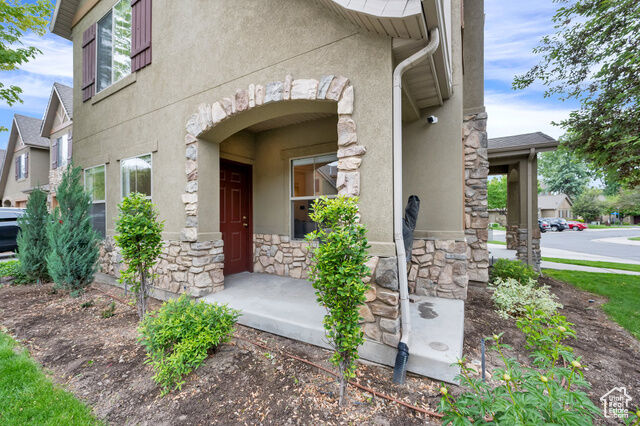 Property Photo: 974 E Tuscan Park Ln S UT 84047