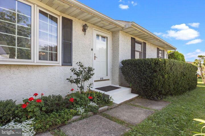 Property Photo: 213 Garden Avenue PA 19044