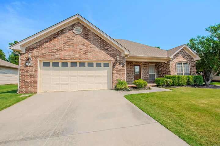 Property Photo: 111 Lariat Dr AR 72007